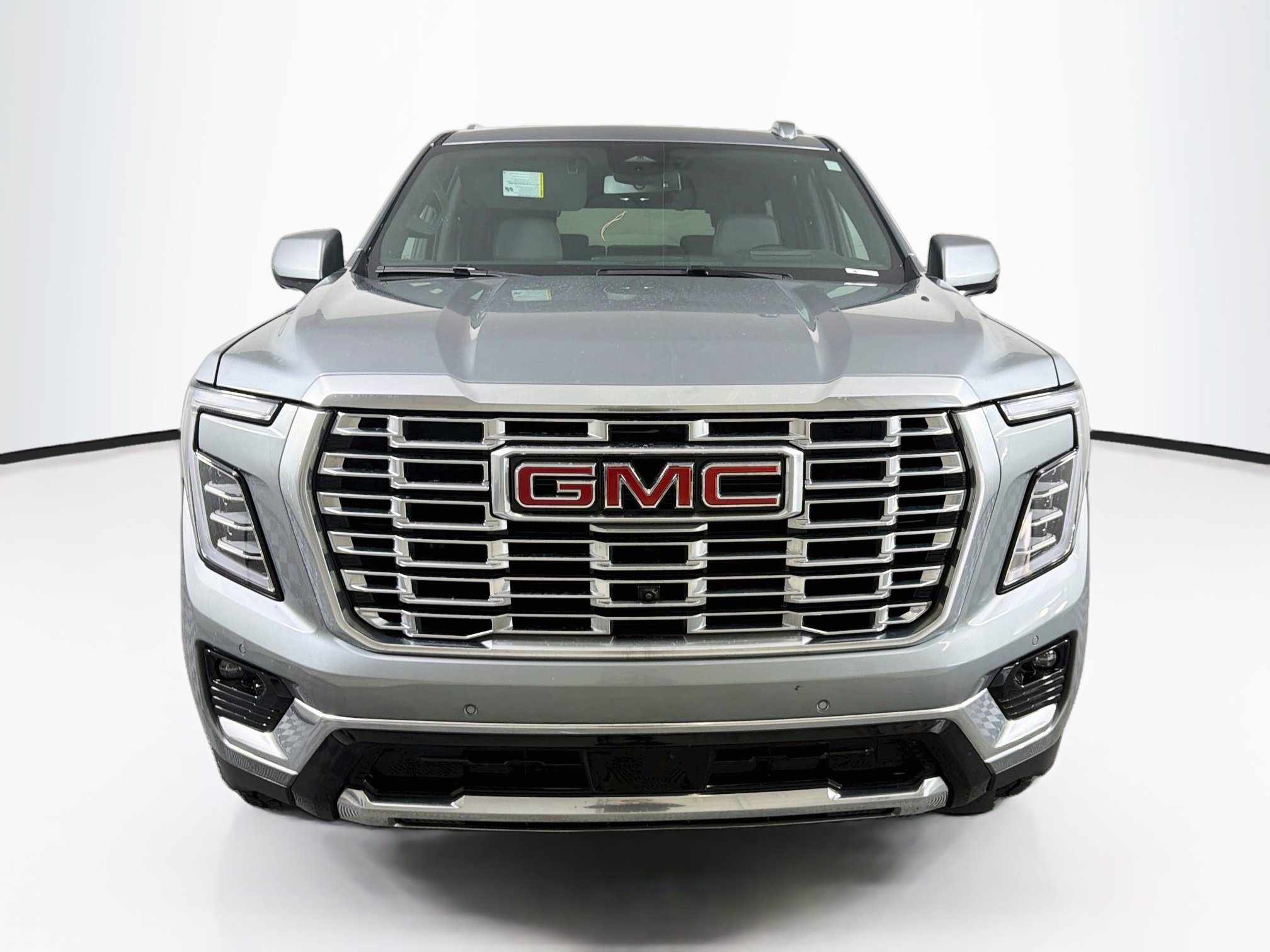 Used 2025 GMC Yukon Denali RWD image 2