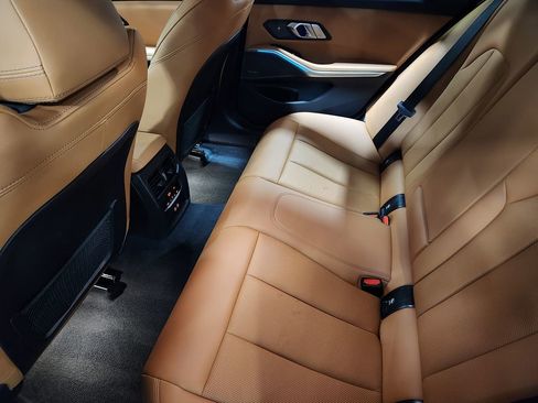 Used 2023 BMW 330i Sedan w/ Premium Package image 50