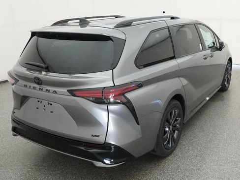New 2026 Toyota Sienna XSE FWD image 8