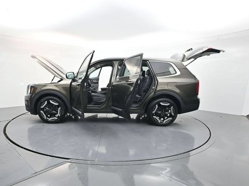 Used 2023 Kia Telluride S FWD image 34