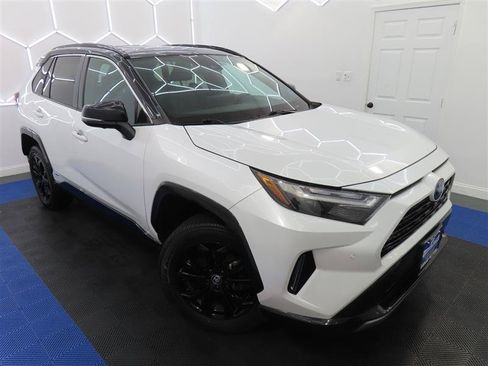 Used 2023 Toyota RAV4 XSE AWD/4WD image 5