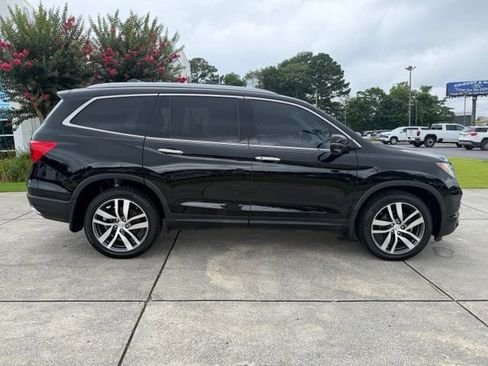 Used 2017 Honda Pilot Touring image 8