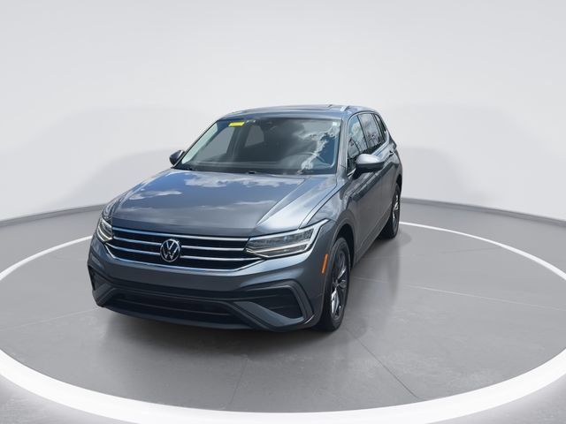 Used 2023 Volkswagen Tiguan SE w/ Panoramic Sunroof Package AWD/4WD image 4