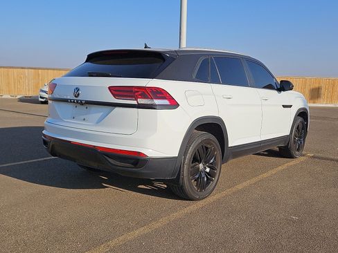 Used 2020 Volkswagen Atlas Cross Sport SE w/ Panoramic Sunroof Package image 2