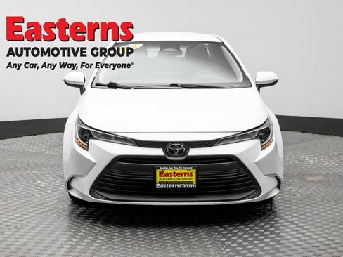 Used 2023 Toyota Corolla LE FWD image 2