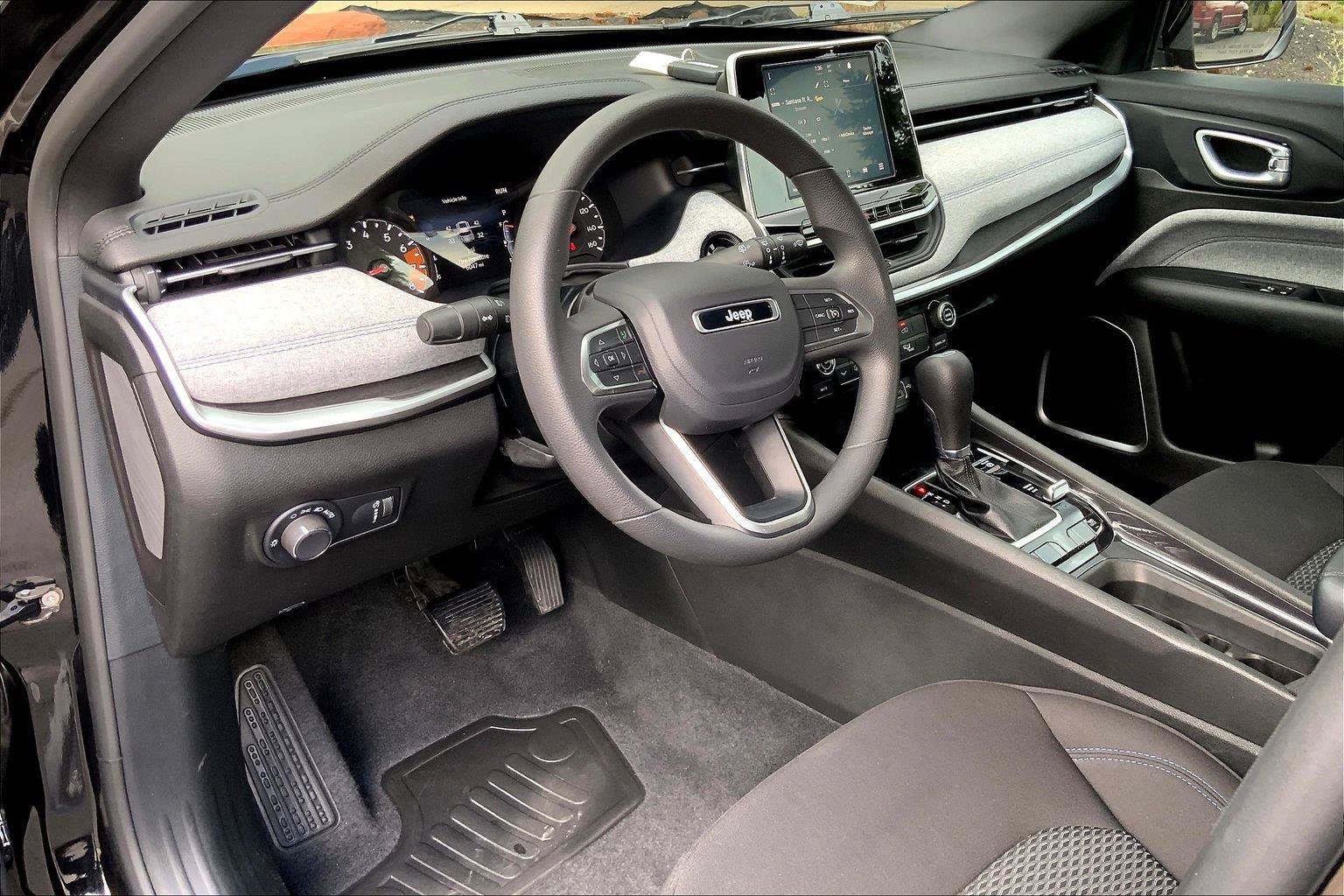 Used 2025 Jeep Compass Sport AWD/4WD image 14