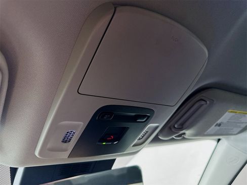 Used 2025 Toyota Camry LE image 31