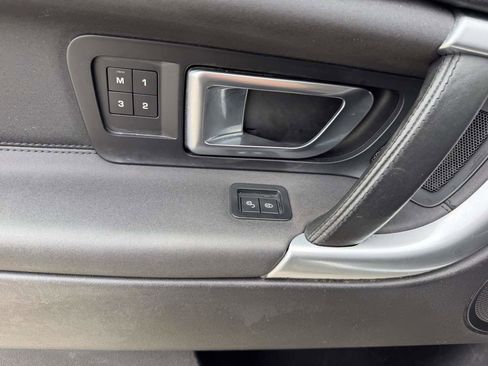 Used 2018 Land Rover Discovery Sport HSE image 11
