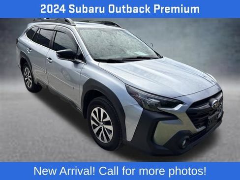Used 2024 Subaru Outback Premium AWD/4WD image 3