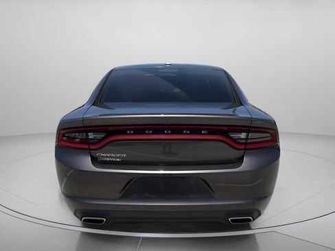 Used 2020 Dodge Charger SXT RWD image 4