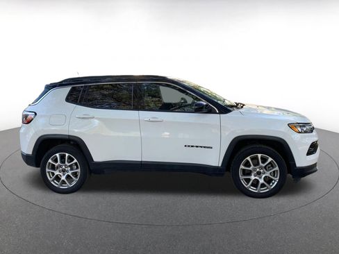 Used 2025 Jeep Compass Limited image 8