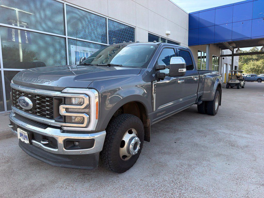 Used 2023 Ford F350 Lariat w/ Lariat Ultimate Package AWD/4WD image 2
