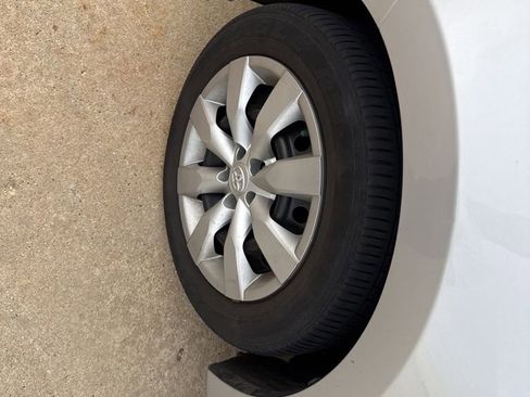 Used 2016 Toyota Corolla LE image 13