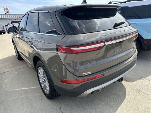 Used 2025 Lincoln Corsair AWD w/ Towing Package image 9