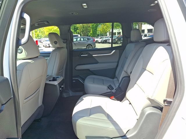 Used 2026 GMC Acadia Elevation w/ Elevation Premium Package FWD image 10