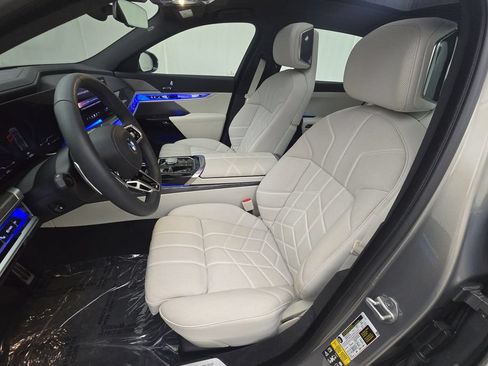 Certified 2023 BMW 760i xDrive w/ Luxury Rear Seating Package AWD/4WD image 12