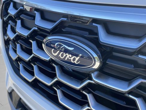 New 2026 Ford Explorer Platinum image 21