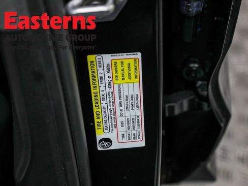 Used 2019 Volvo XC60 T5 Momentum w/ Multimedia Package image 36