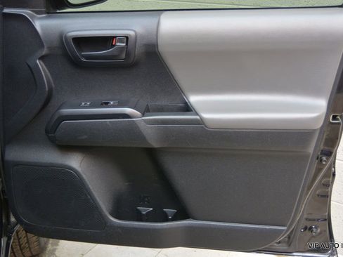 Used 2020 Toyota Tacoma SR image 8