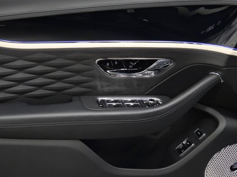 Used 2024 Bentley Flying Spur W12 image 45