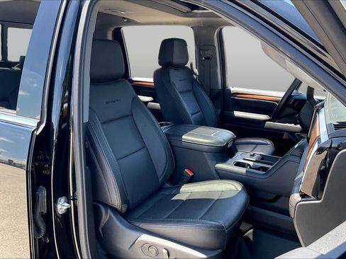 Used 2024 GMC Sierra 3500 Denali w/ Denali Reserve Package AWD/4WD image 9