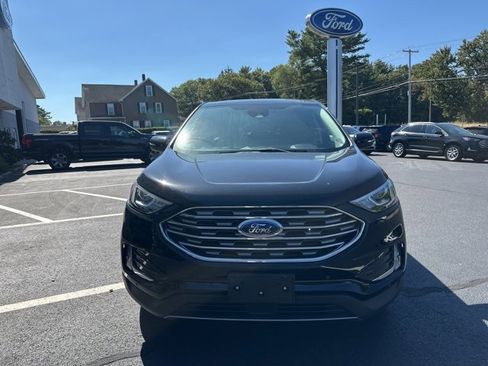 Used 2022 Ford Edge Titanium image 2