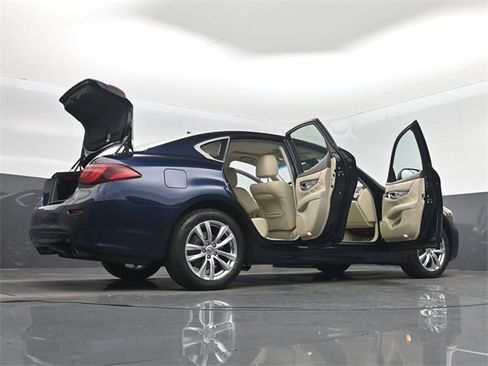 Used 2017 INFINITI Q70 3.7 image 67