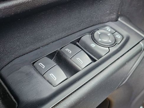 Used 2019 Chevrolet Silverado 1500 Custom w/ Custom Value Package image 11