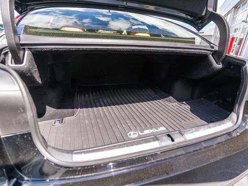 Used 2024 Lexus LS 500 AWD w/ Interior Upgrade Package image 40