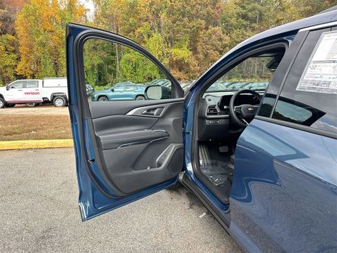 New 2026 Chevrolet Traverse LT image 13