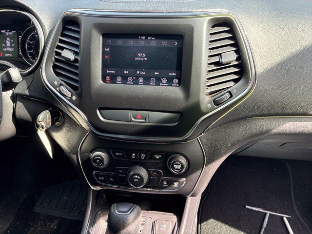 Used 2020 Jeep Cherokee Latitude FWD image 11