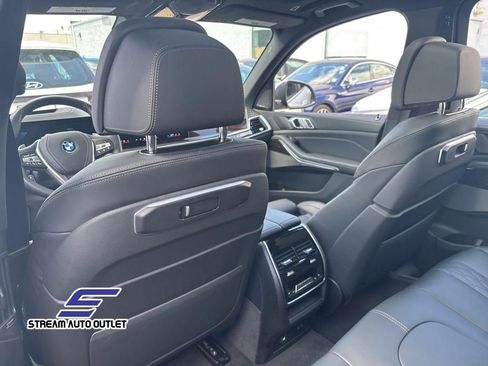 Used 2025 BMW X5 xDrive50e AWD/4WD image 24
