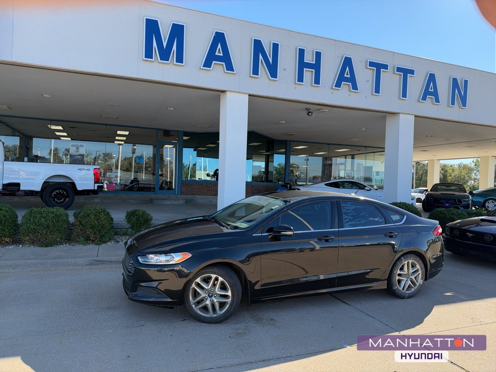 Used 2015 Ford Fusion SE FWD image 1