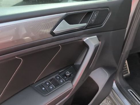 Used 2023 Volkswagen Tiguan SE R-Line image 25