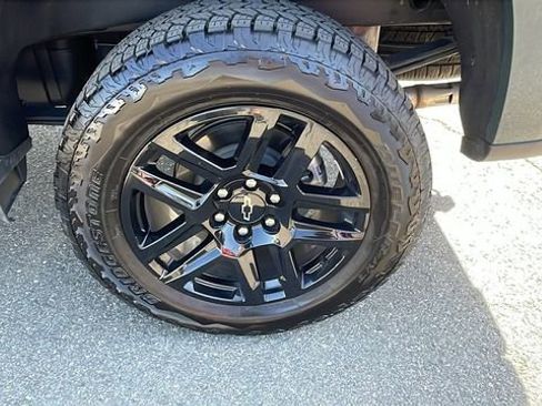 Used 2025 Chevrolet Silverado 1500 LT Trail Boss w/ LT Trail Boss Premium Package AWD/4WD image 32