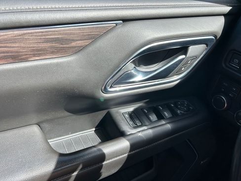 Used 2021 Chevrolet Tahoe LT w/ Luxury Package image 17