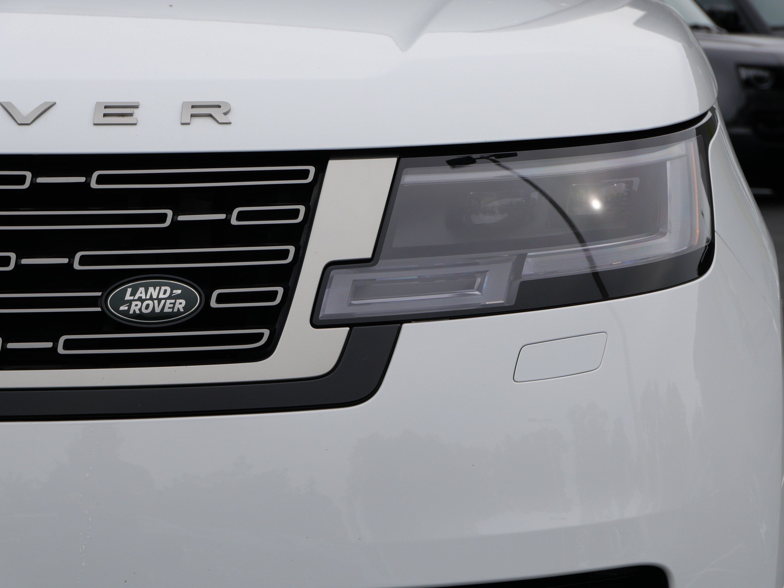 Used 2025 Land Rover Range Rover SE AWD/4WD image 9