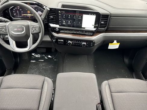 New 2026 GMC Sierra 1500 SLE w/ Preferred Package image 15