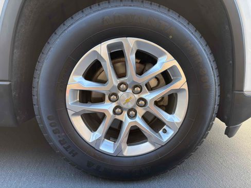 Used 2018 Chevrolet Traverse LT w/ LPO, Black Accent Package FWD image 21