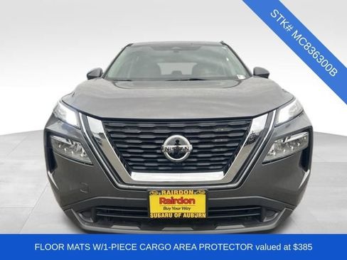 Used 2021 Nissan Rogue SV image 2