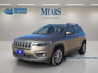 Used 2019 Jeep Cherokee Latitude w/ Popular Appearance Group