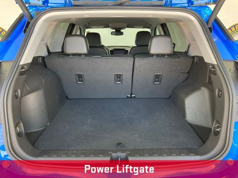 Used 2024 GMC Terrain SLT image 25