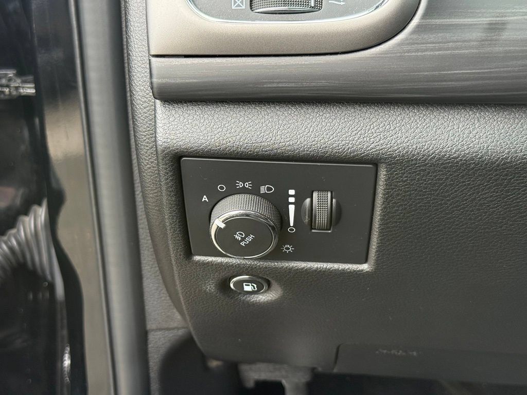 Used 2022 Jeep Grand Cherokee Laredo X AWD/4WD image 14
