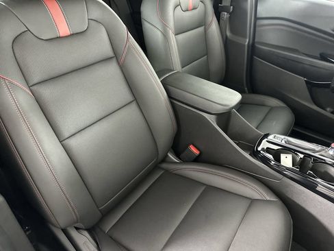 Used 2025 Chevrolet Trax RS w/ Driver Confidence Package FWD image 28