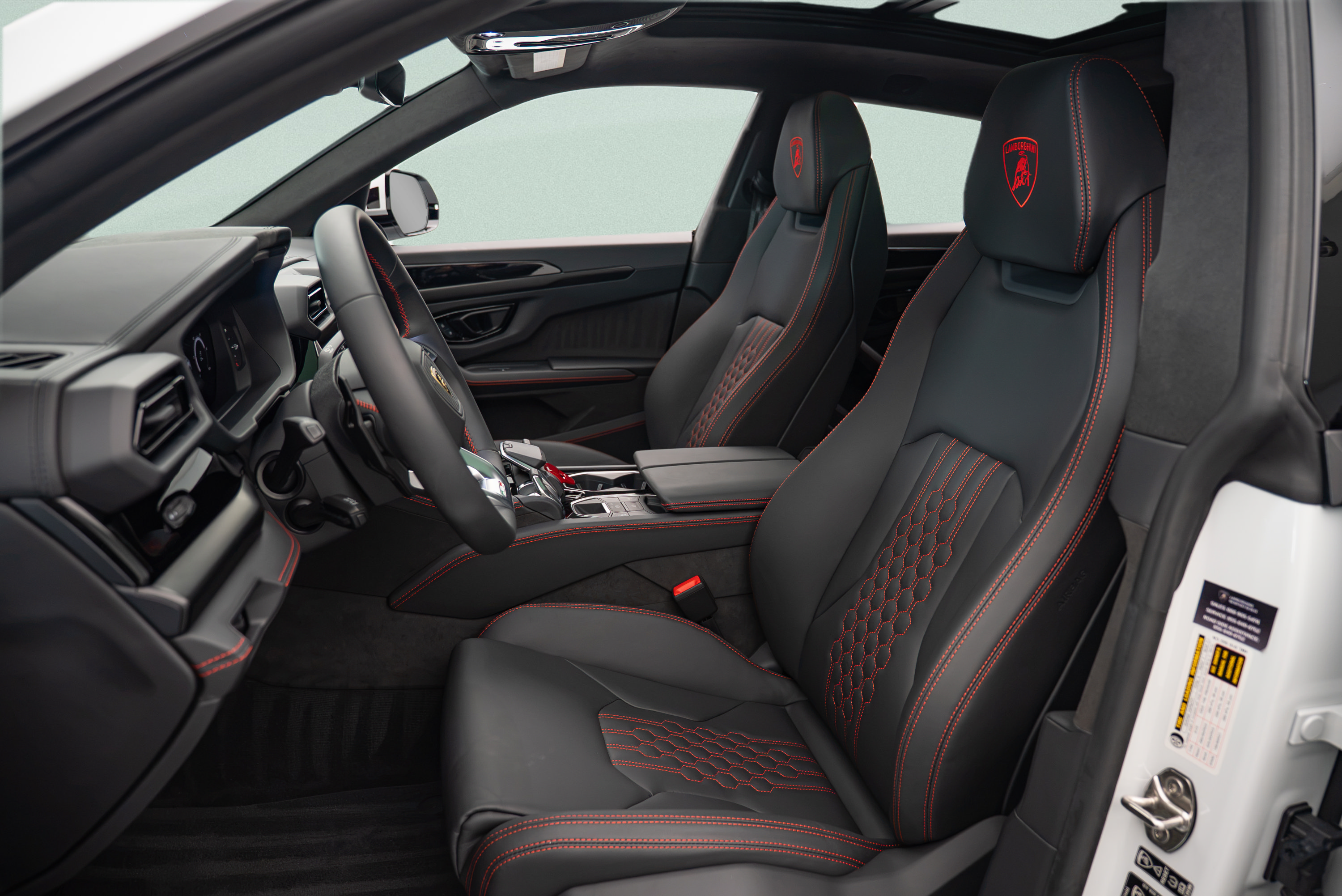 Used 2025 Lamborghini Urus SE AWD/4WD image 9