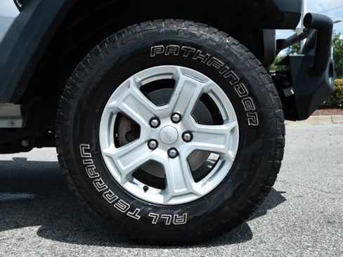 Used 2019 Jeep Wrangler Sport AWD/4WD image 5