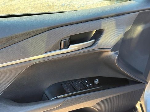 Used 2025 Toyota Camry SE image 18