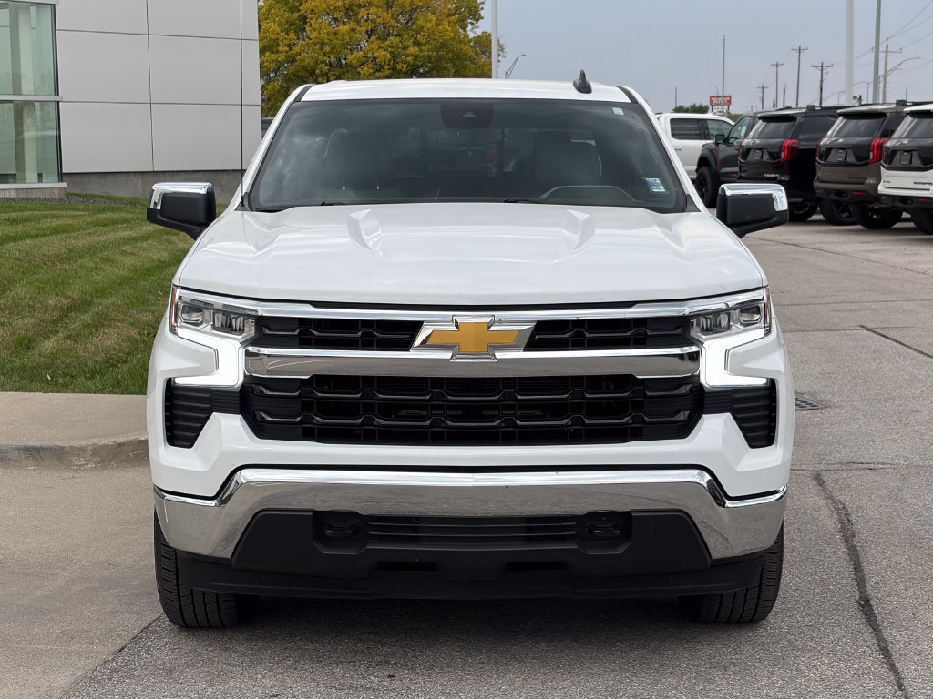 Used 2024 Chevrolet Silverado 1500 LT w/ Leather Package AWD/4WD image 8