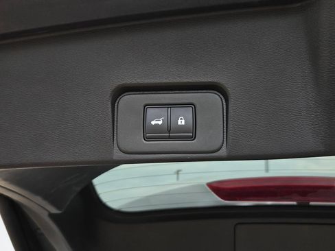 Used 2025 Nissan Rogue SV FWD image 12