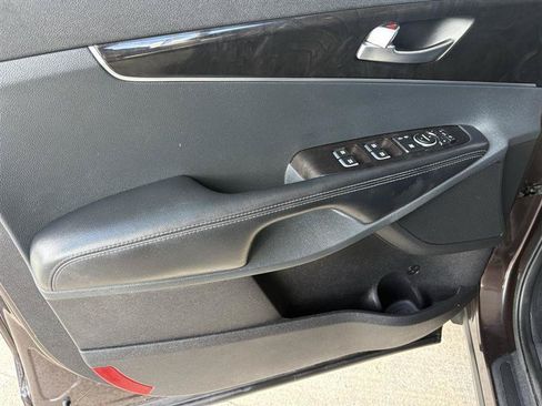 Used 2018 Kia Sorento EX FWD image 11
